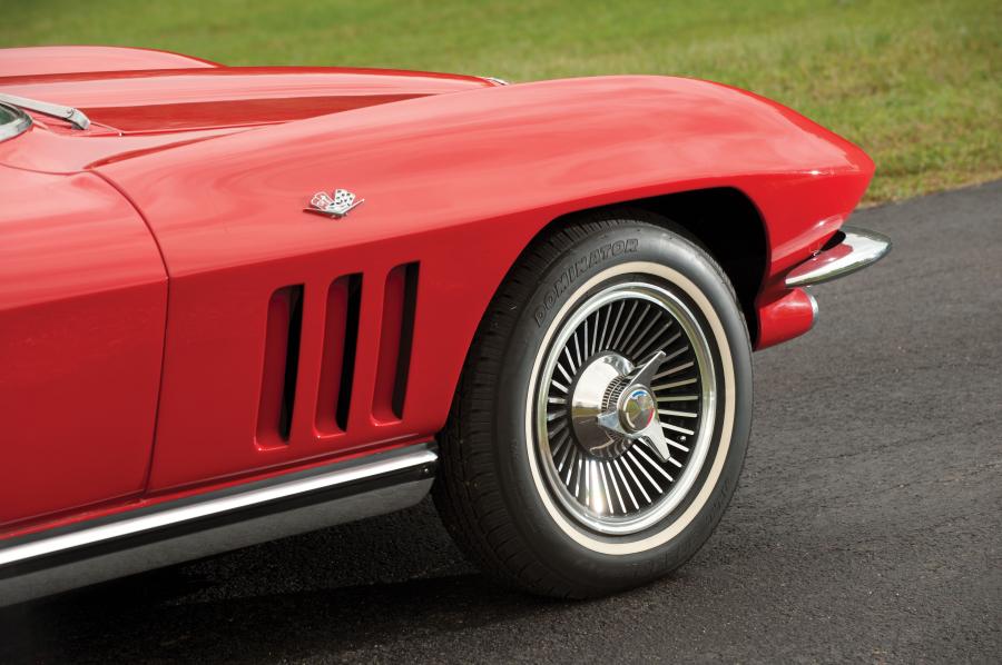  Chevrolet Corvette Stingray Convertible 1965 года  (фото 8 из 28)